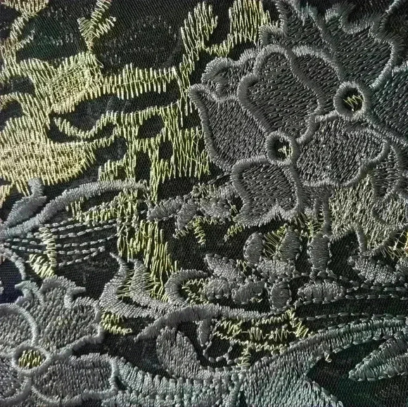 BCBG Maxazria Dress Shell Size 2 - Picture 11 of 15